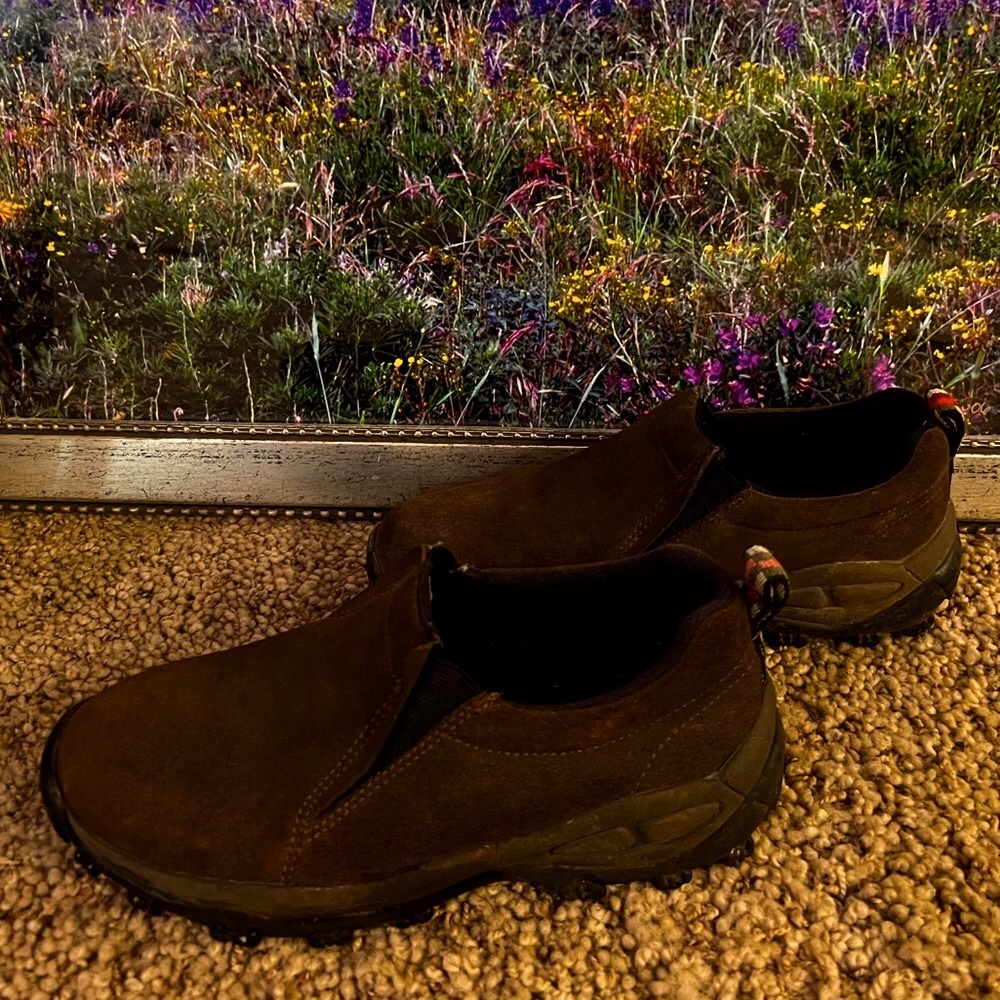 Pacific Crest brown slip on suede hiking shoes women’s size 7.5.Great condition.
